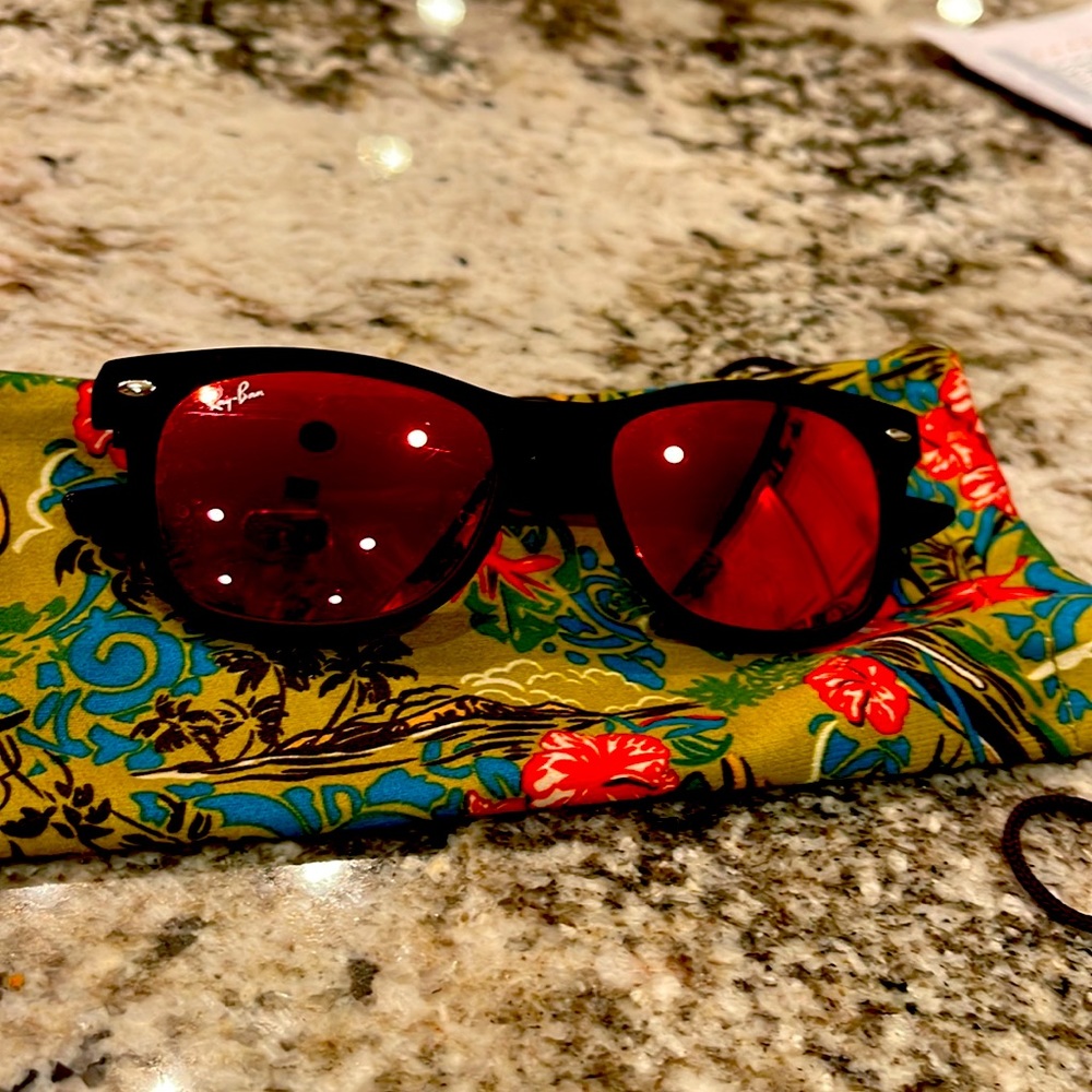 Ray-Ban Wayfarer sunglasses with red reflective lenses used once.